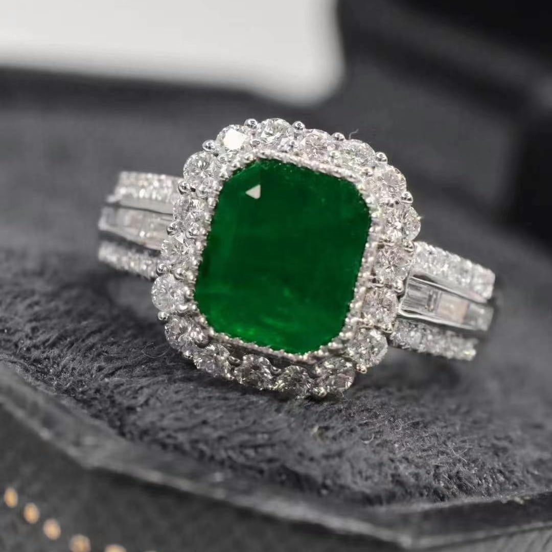 14k Gold 2.45 Ctw Vivid Green Natural Emerald & Diamond Ring - 4