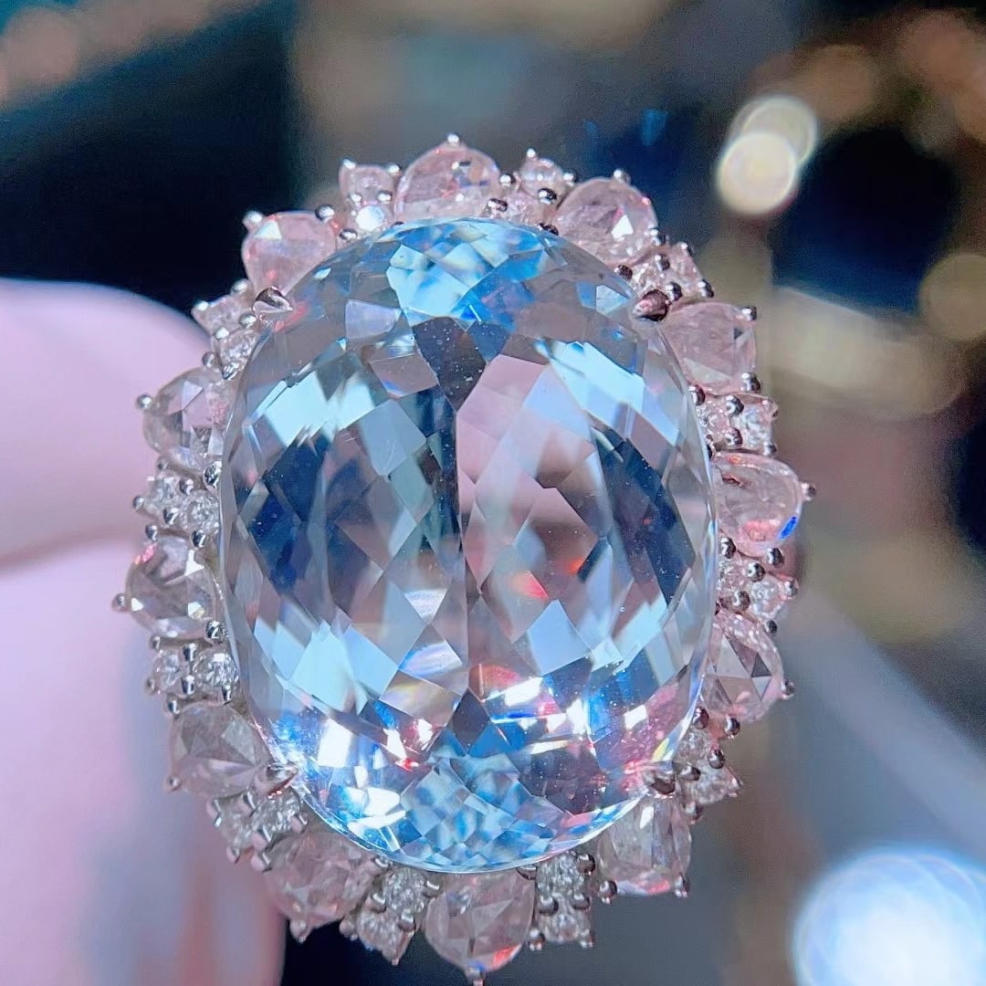 14k Gold 11.5 Ct Natural Aquamarine & Diamond Ring: Ref:230949070 // gold content:14k gold // ring size:7. 25us // // main gemstone:aquamarine // shape:oval // carat weight:11. 5ct // color:blue // treatment:natural // // adjacent gemstone 2 : diamond