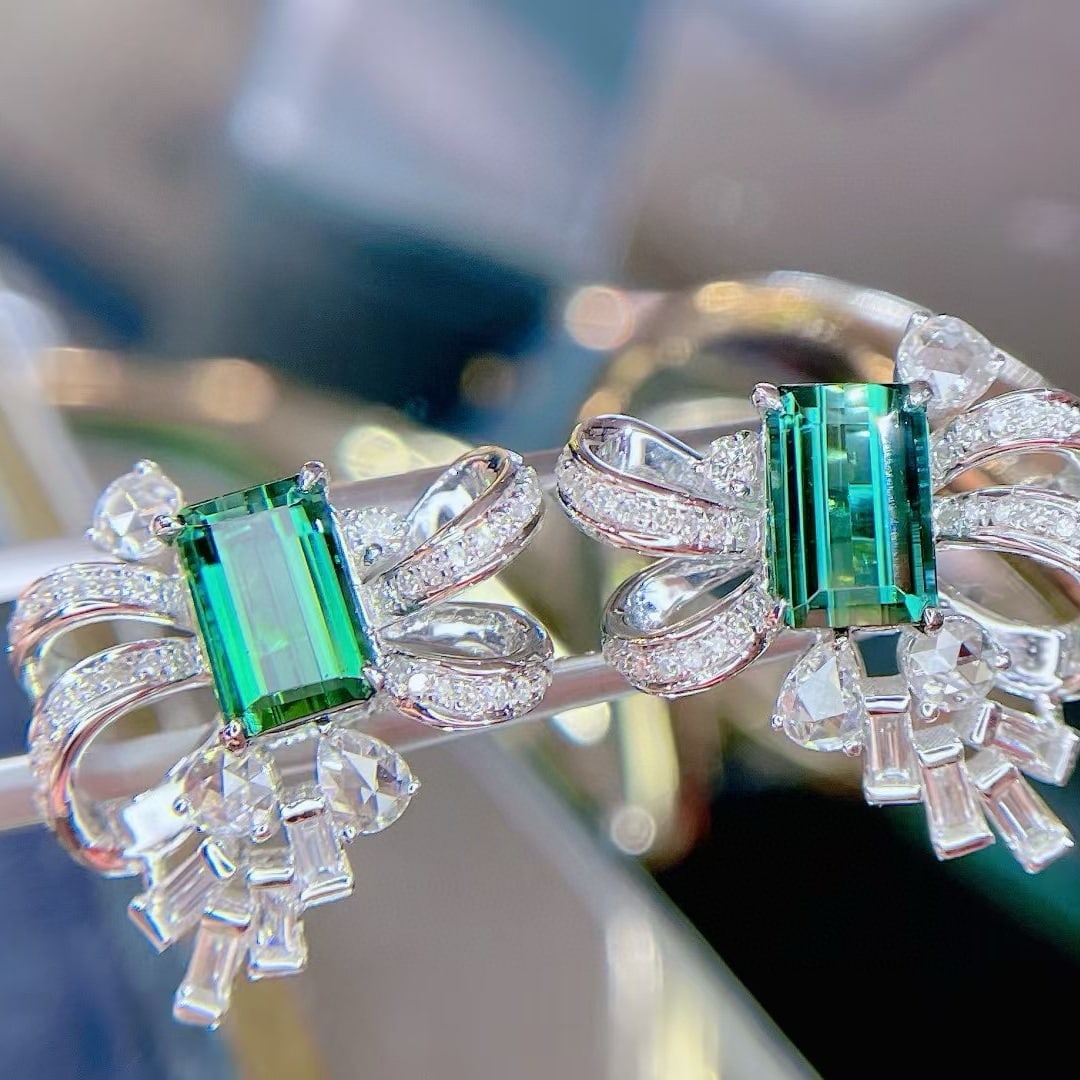 14k Gold 3.08 Ct Natural Tourmaline & Diamond Earrings: Ref:230949071 // gold content:14k gold // main gemstone:tourmaline // shape:octagonal // carat weight:3. 08ct // color:green // treatment:natural // // adjacent gemstone 2 : diamond // shape:round //