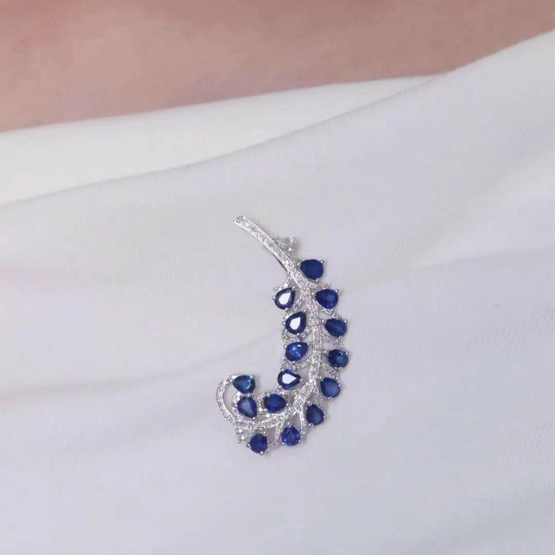 14k Gold 4 Ct Natural Sapphire & Diamond & Sapphire Brooch - 2