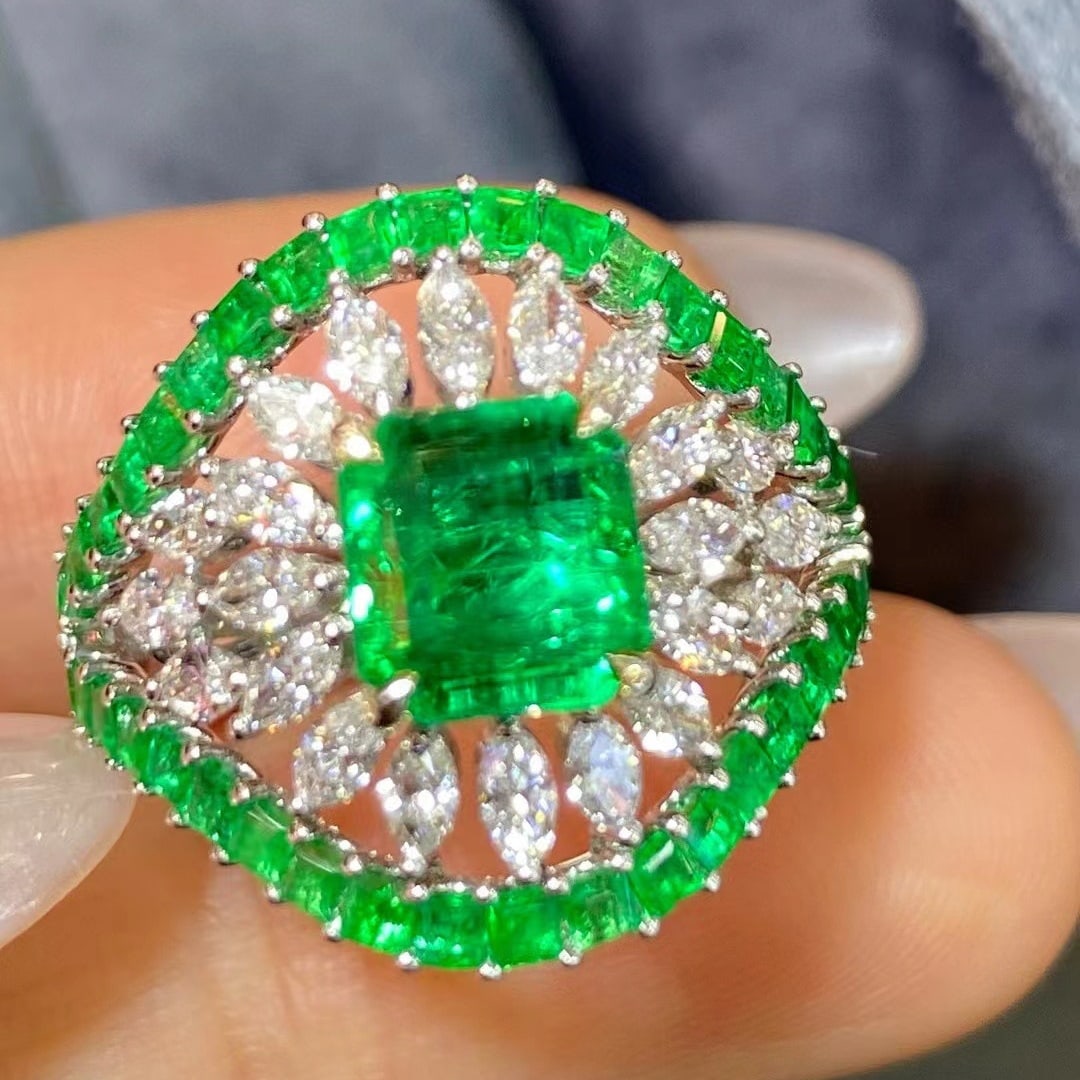 14k Gold 2.73 Ctw Vivid Green Natural Emerald & Diamond Ring - 4