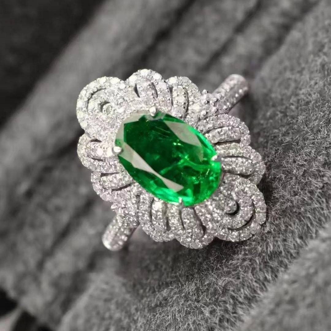 14k Gold 1.85 Ctw Vivid Green Natural Emerald & Diamond Ring - 2