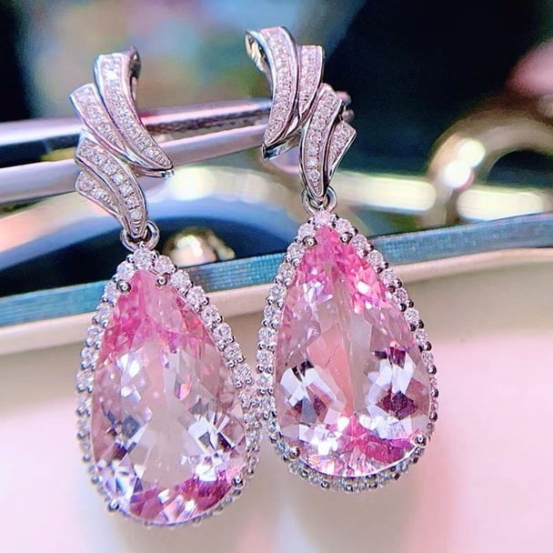 14k Gold 9.5 Ct Natural Morganite & Diamond Earrings: Ref:230949128 // gold content:14k gold // main gemstone:morganite // shape:pear // carat weight:9. 5ct // color:cherry blossom color // treatment:natural // // adjacent gemstone 2 : diamond // number