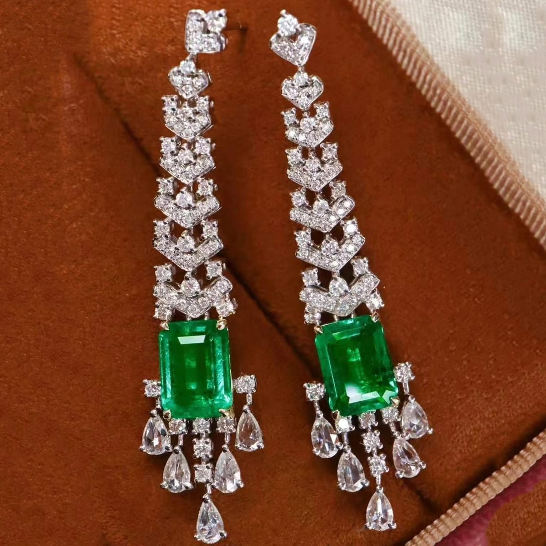 14k Gold 5.24 Ctw Vivid Green Natural Emerald & Diamond Earrings: Ref:230949137 // gold content:14k gold // main gemstone:emerald // shape:octagonal // carat weight:3. 9ct // color:vivid green // treatment:natural // // adjacent gemstone 2 : diamond // shape:multipl