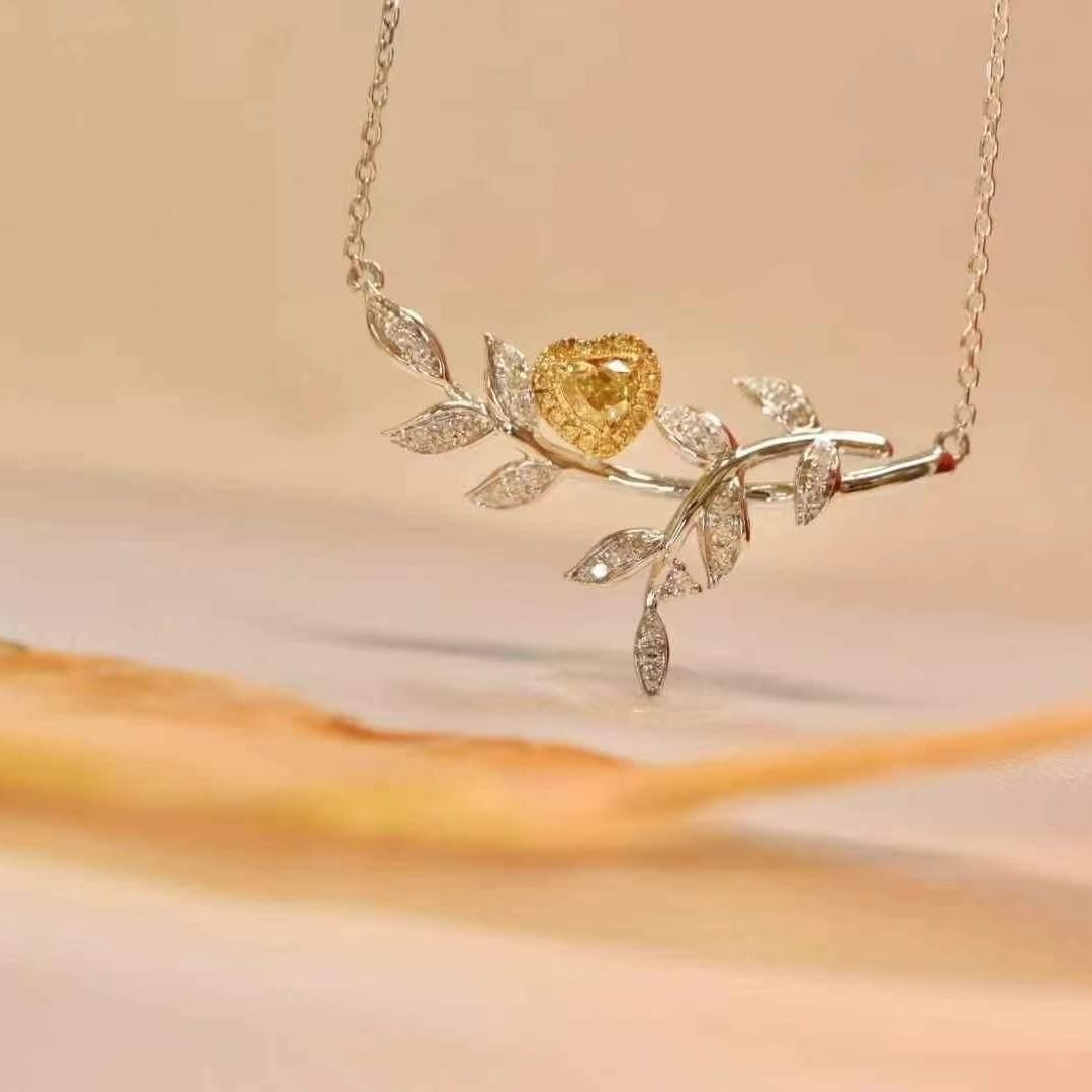 14k Gold 0.37 Ct Natural Color Diamond Necklace - 2