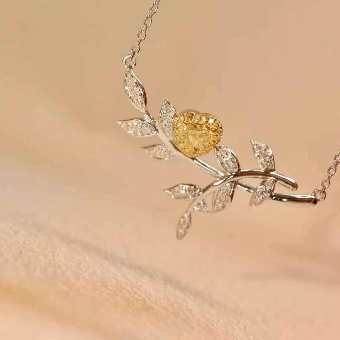 14k Gold 0.37 Ct Natural Color Diamond Necklace - 3