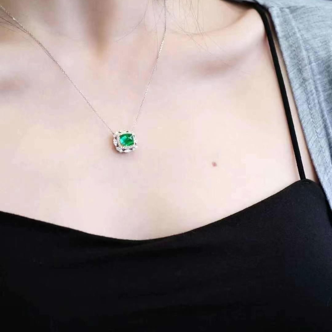 14k Gold 2.26 Ctw Natural Emerald & Diamond Necklace - 4