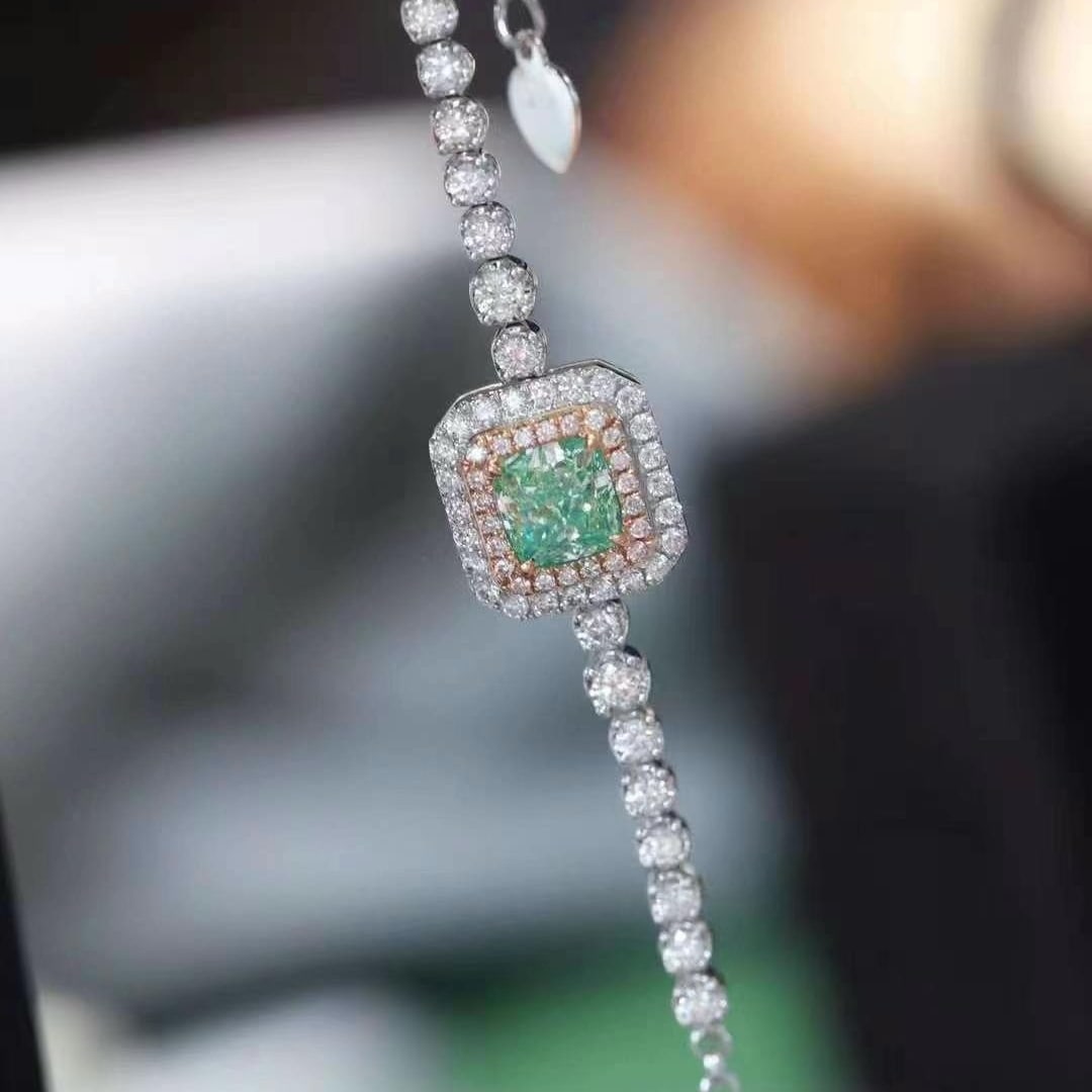 14k Gold 1.04 Ctw Natural Green Diamond & Diamond Bracelet: Ref:230949186 // gold content:14k gold // main gemstone:green diamond // shape:cushion // carat weight:0. 64ct // color:green // treatment:natural // // adjacent gemstone 2 : diamond // shape:round //