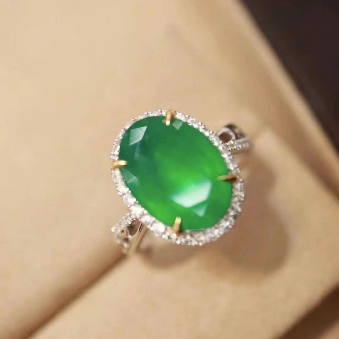 14k Gold 5.05 Ctw Vivid Green Natural Emerald & Diamond Ring: Ref:230949197 // gold content:14k gold // ring size:7. 25us // // main gemstone:emerald // shape:octagonal // carat weight:4. 7ct // color:vivid green // treatment:natural // // adjacent gemstone 2 :