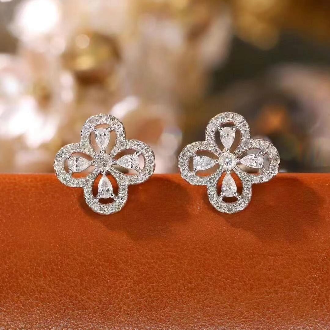 14k Gold 0.8 Ct Natural H Diamond Earrings: Ref:230949198 // gold content:14k gold // main gemstone:diamond // shape:multiply // carat weight:0. 8ct // clarity grade:vs-si // color:h // treatment:natural // Condition: New Low Estimate: 4600.00