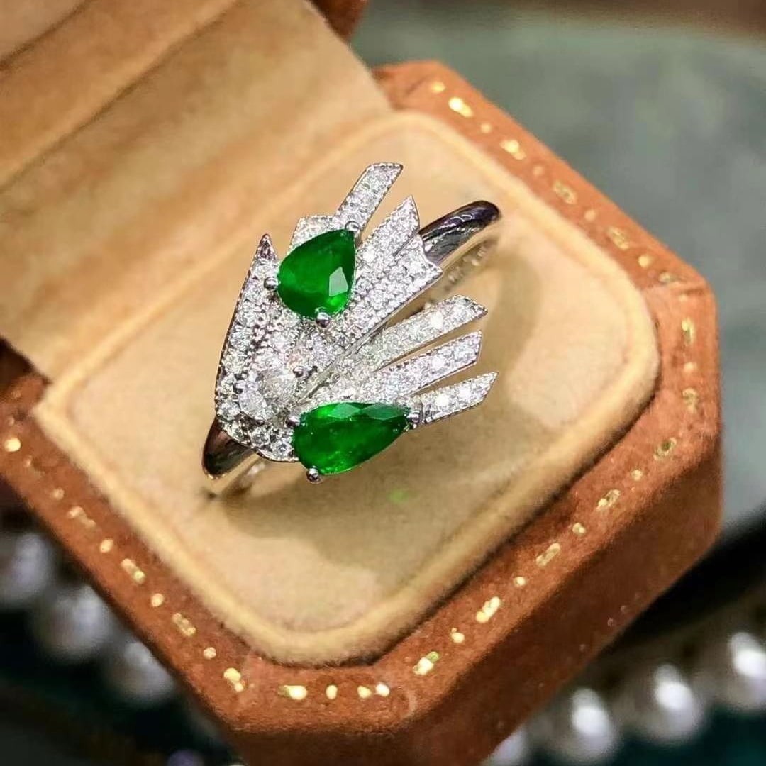 14k Gold 0.75 Ctw Vivid Green Natural Emerald & Diamond Ring: Ref:230949202 // gold content:14k gold // ring size:7. 25us // // main gemstone:emerald // shape:pear // carat weight:0. 5ct // color:vivid green // treatment:natural // // adjacent gemstone 2 : diamo