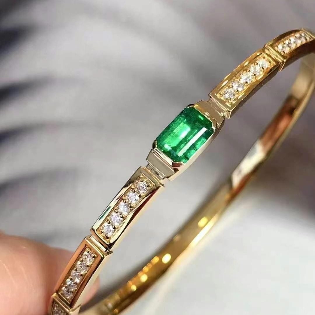 14k Gold 1.6 Ctw Natural Emerald & Diamond Bangle - 4