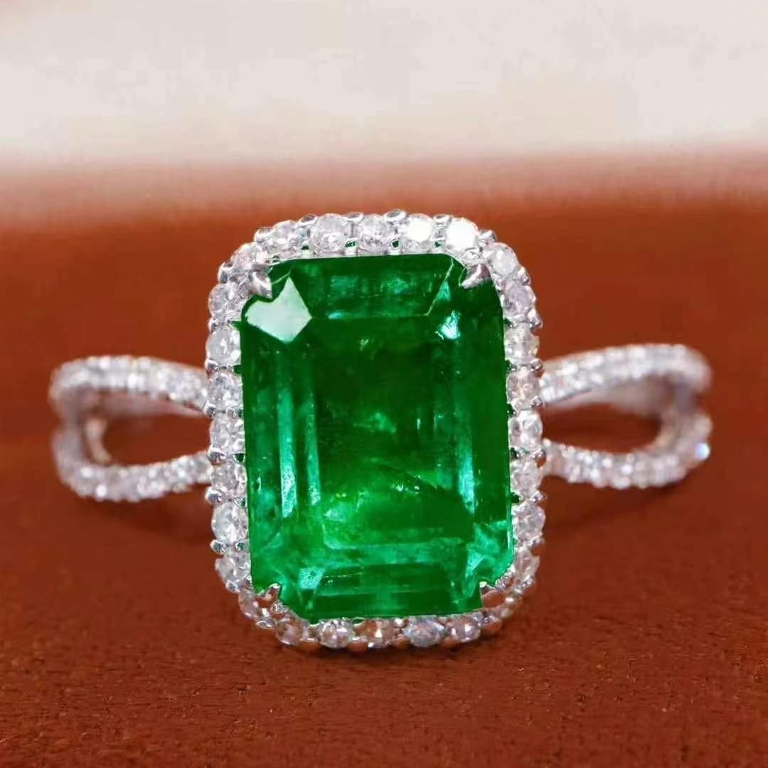 14k Gold 2.45 Ctw Vivid Green Natural Emerald & Diamond Ring: Ref:230949246 // gold content:14k gold // ring size:7. 25us // // main gemstone:emerald // shape:octagonal // carat weight:2. 15ct // color:vivid green // treatment:natural // // adjacent gemstone 2 :