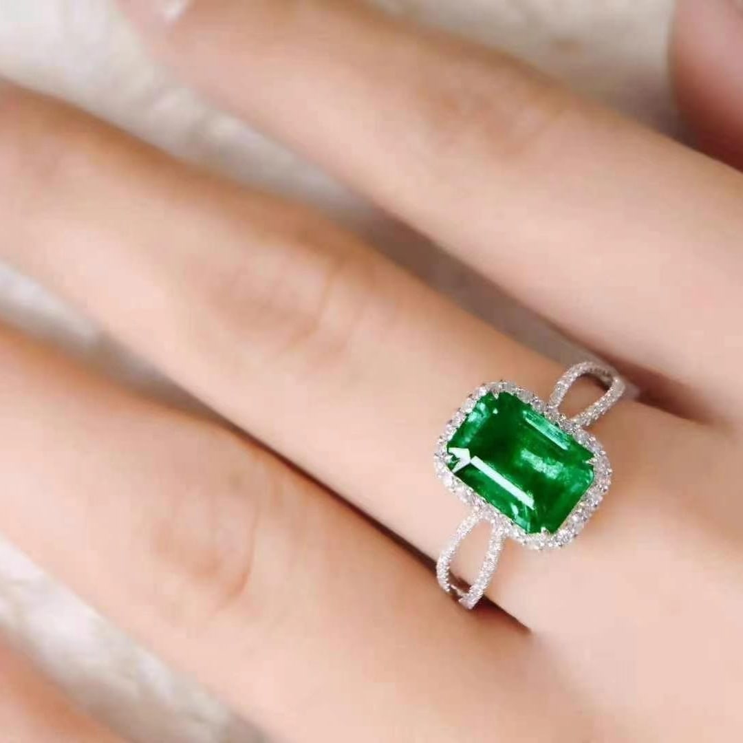 14k Gold 2.45 Ctw Vivid Green Natural Emerald & Diamond Ring - 2