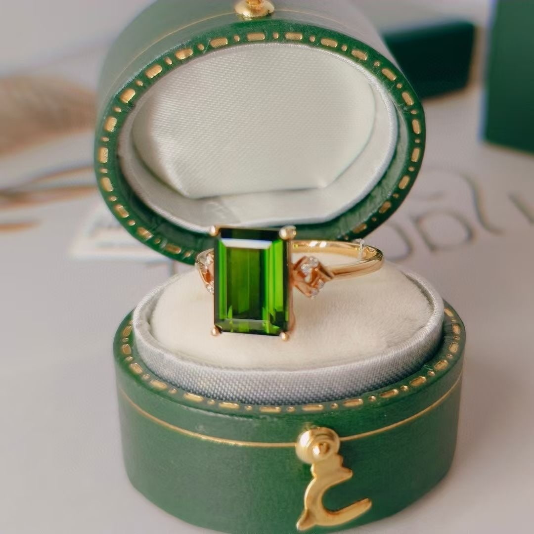 14k Gold 3.27 Ct Natural Tourmaline & Diamond Ring: Ref:230949257 // gold content:14k gold // ring size:7. 25us // // main gemstone:tourmaline // shape:octagonal // carat weight:3. 27ct // color:green // treatment:natural // // adjacent gemstone 2 : di