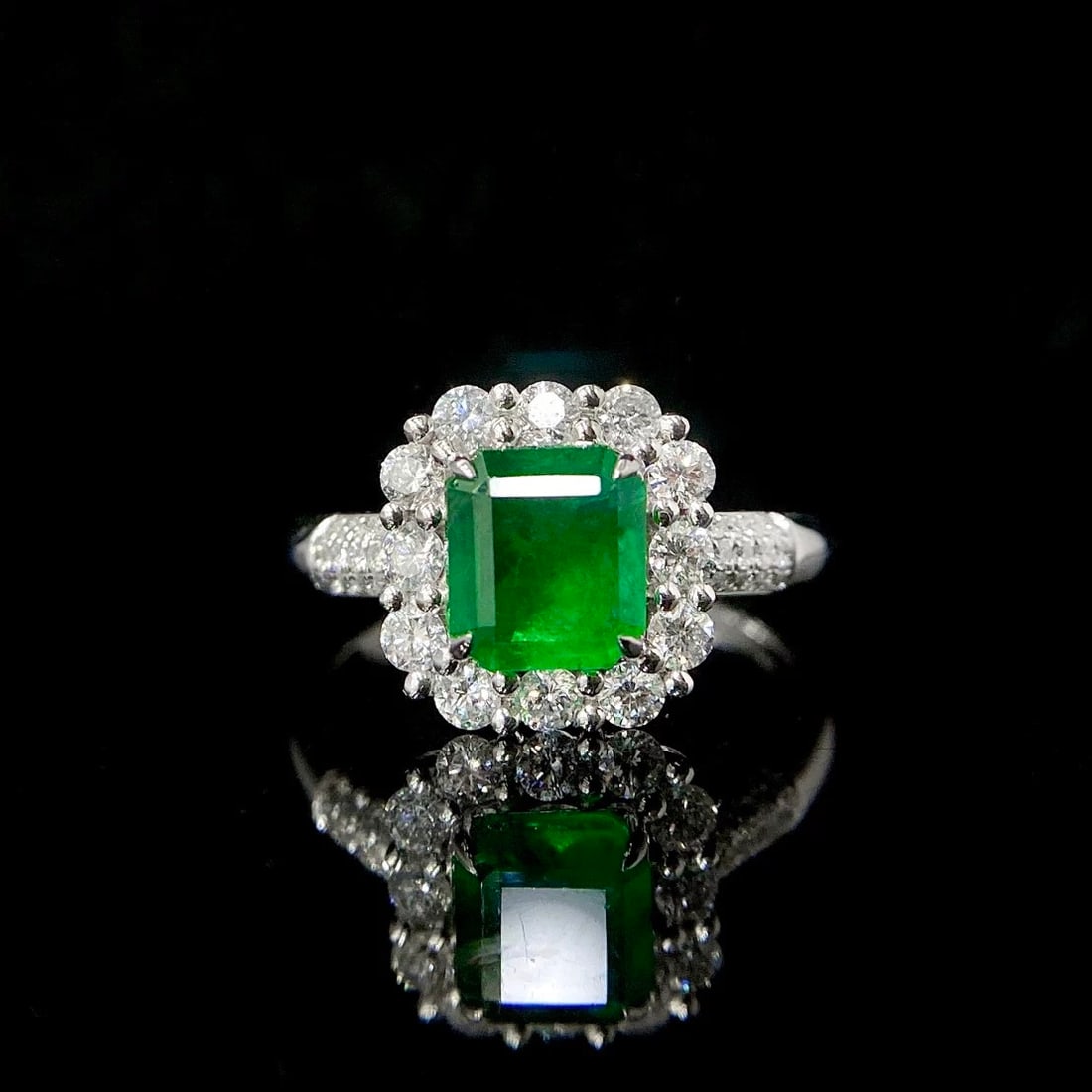 14k Gold 2.10 Ctw Vivid Green Natural Emerald & Diamond Ring: Ref:230950002 // gold content:14k gold // ring size:7. 25us // // main gemstone:emerald // shape:octagonal // carat weight:1. 49ct // color:vivid green // treatment:natural // // adjacent gemstone 2 :