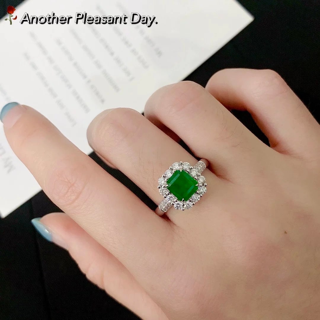 14k Gold 2.10 Ctw Vivid Green Natural Emerald & Diamond Ring - 4