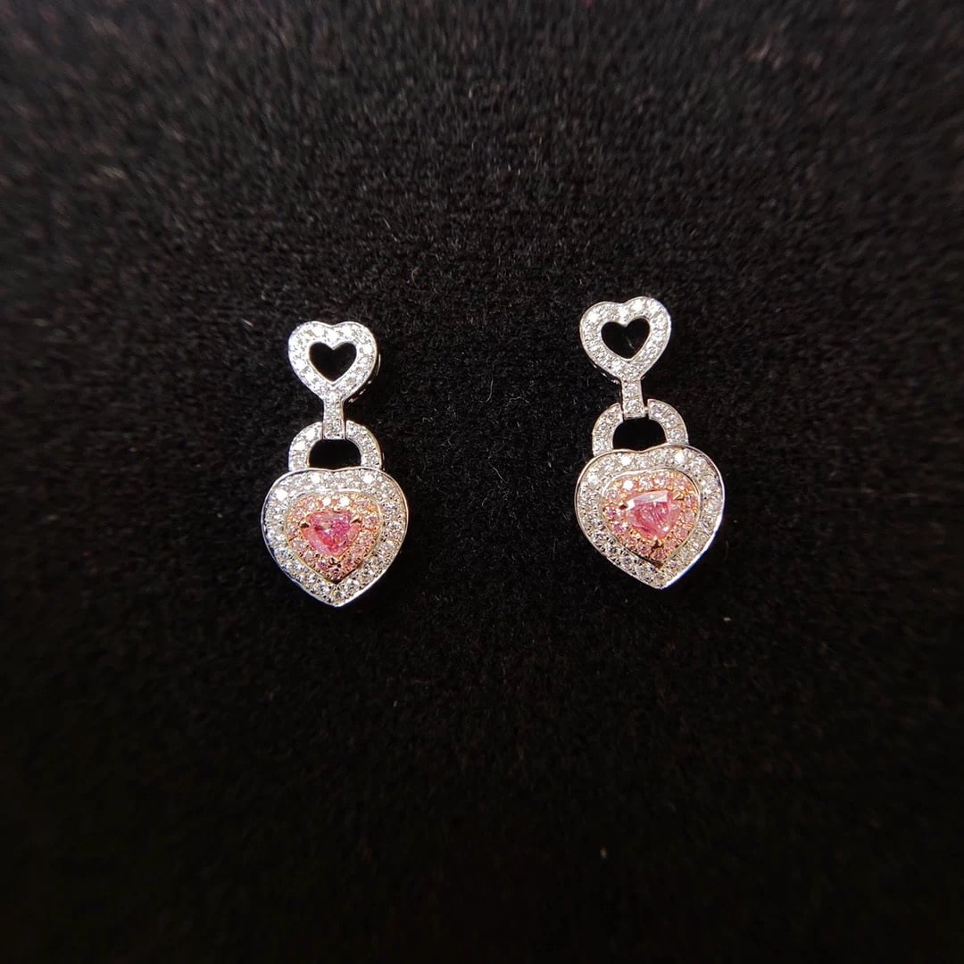 14k Gold 0.48 Ctw Natural Pink Diamond & Diamond Earrings: Ref:230950017 // gold content:14k gold // main gemstone:pink diamond // shape:heart // carat weight:0. 19ct // color:pink // treatment:natural // // adjacent gemstone 2 : diamond // shape:round // car