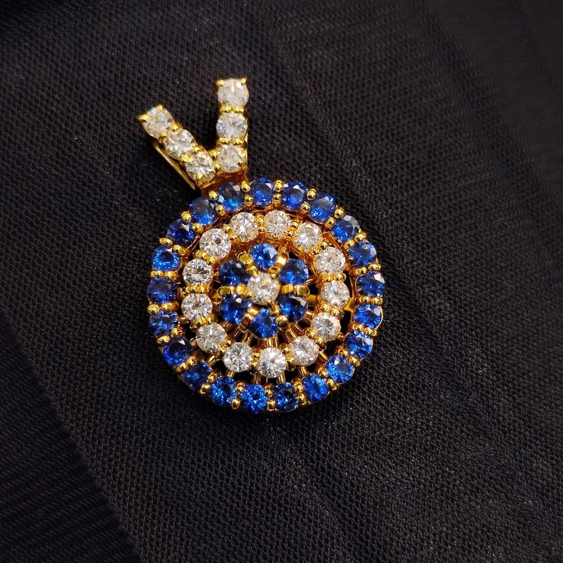 14k Gold 2.7 Ctw Natural Sapphire & Diamond Pendant( Without Chain ): Ref:230950023 // gold content:14k gold // main gemstone:sapphire // shape:round // carat weight:1. 5ct // color:blue // treatment:natural // cut grade:g // // adjacent gemstone 2 : diamond //