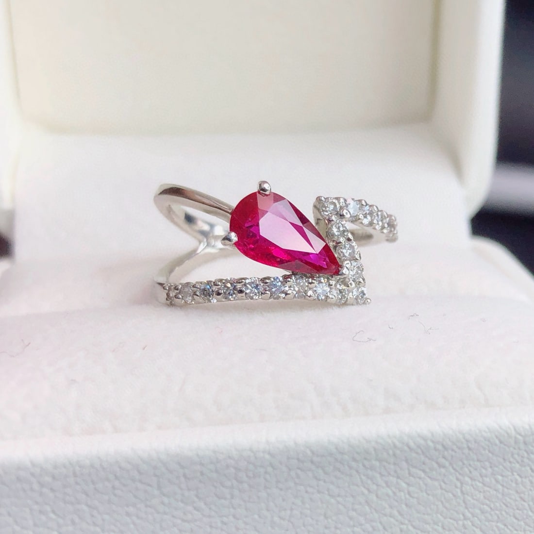 14k Gold 1.62 Ctw Natural Ruby & Diamond Ring: Ref:230950030 // gold content:14k gold // ring size:7. 25us // // main gemstone:ruby // shape:pear // carat weight:1. 16ct // color:red // treatment:natural // // adjacent gemstone 2 : diamond //