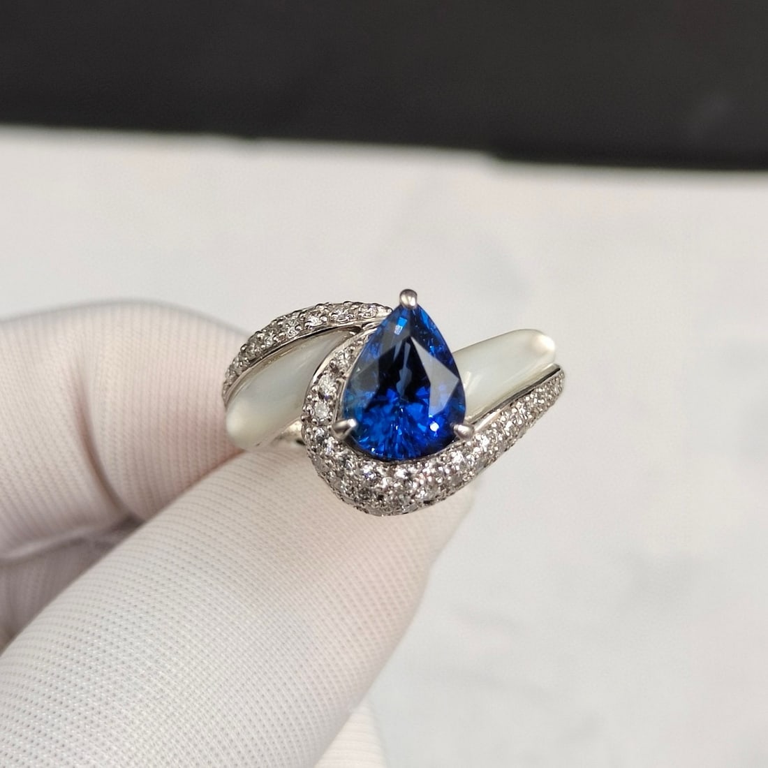 14k Gold 2.97 Ctw Vivid Blue Natural Sapphire & Diamond Ring - 6
