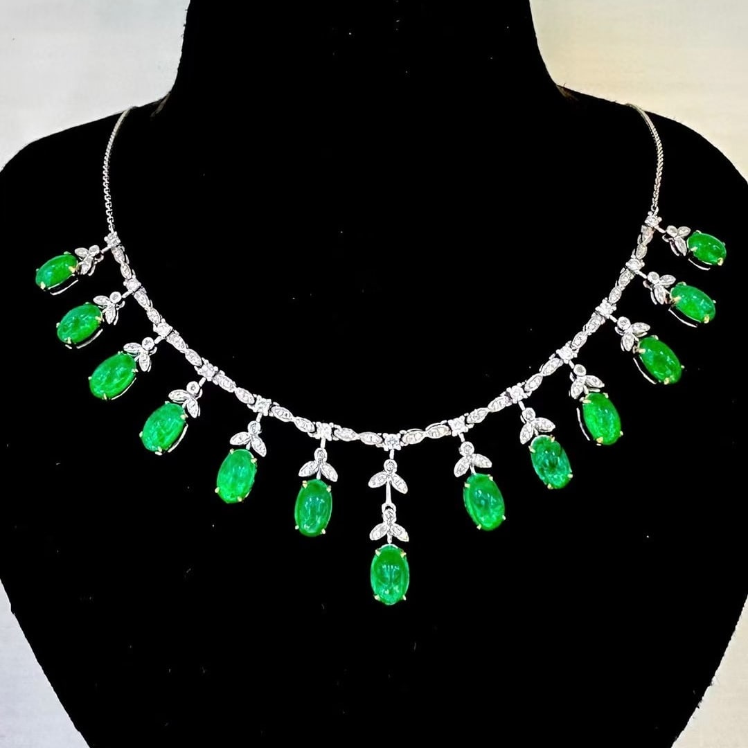 14k Gold 6 Ct Vivid Green Natural Emerald & Diamond Necklace - 3