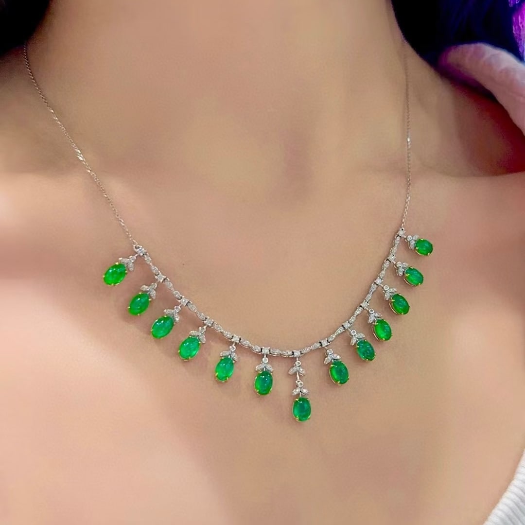 14k Gold 6 Ct Vivid Green Natural Emerald & Diamond Necklace - 5
