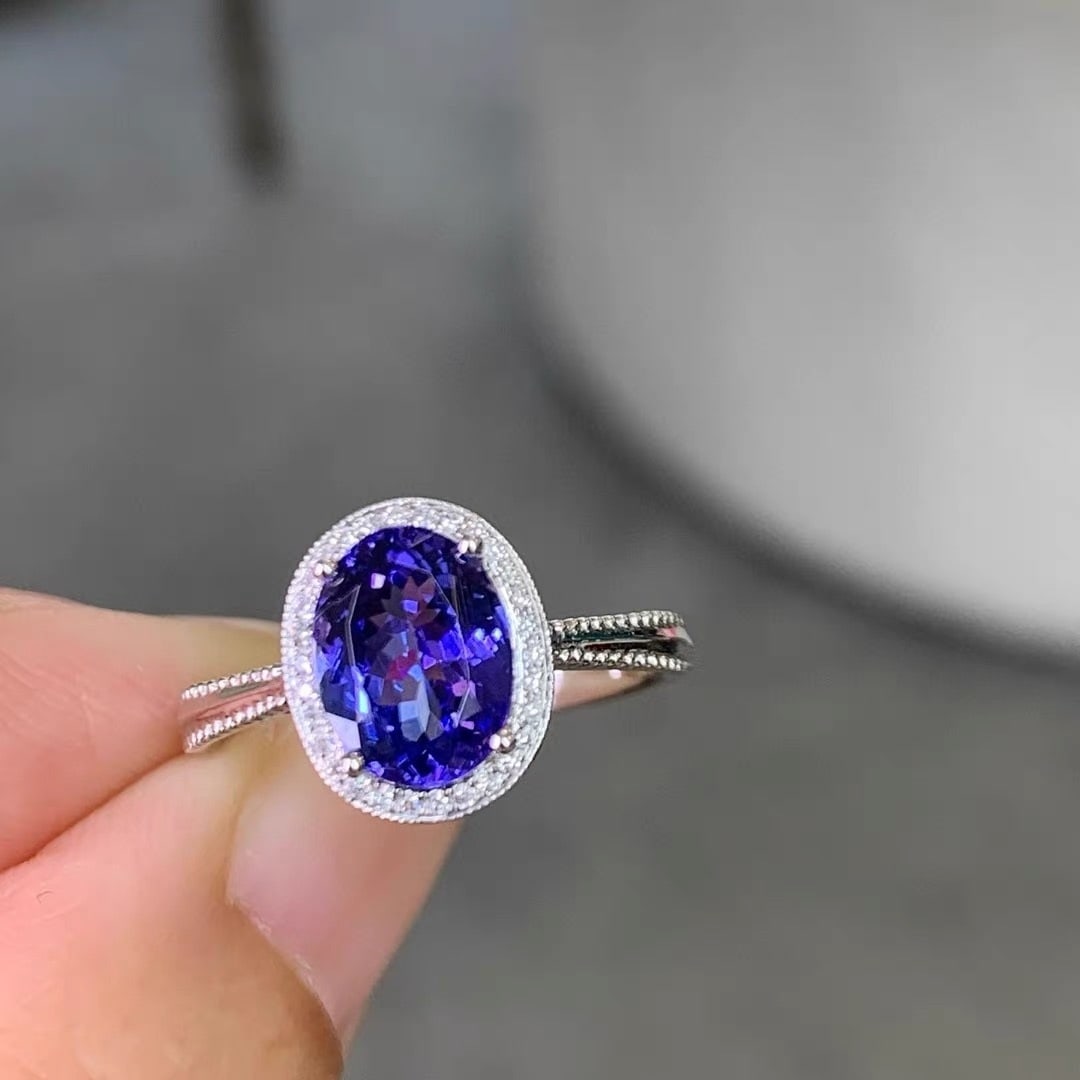 14k Gold 1.92 Ctw Natural Tanzanite & Diamond Ring: Ref:230950077 // gold content:14k gold // ring size:7. 25us // // main gemstone:tanzanite // shape:oval // carat weight:1. 83ct // color:blue // treatment:natural // // adjacent gemstone 2 : diamond /