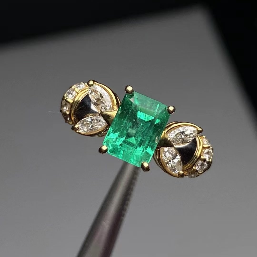 14k Gold 1.91 Ctw Natural Emerald & Diamond Ring: Ref:230950080 // gold content:14k gold // ring size:7. 25us // // main gemstone:emerald // shape:octagonal // carat weight:1. 50ct // color:green // treatment:natural // // adjacent gemstone 2 :