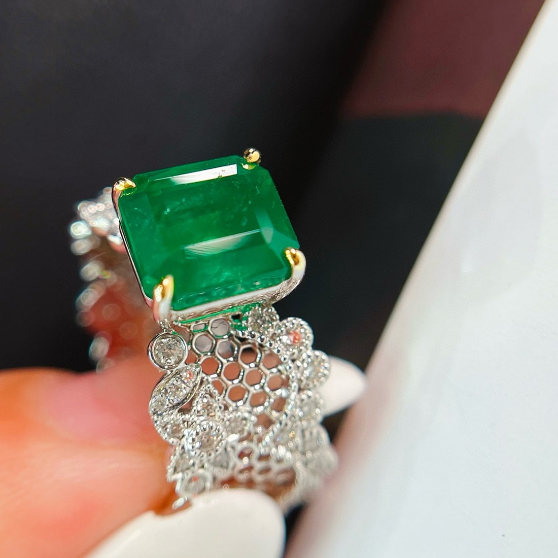 14k Gold 2.65 Ct Vivid Green Natural Emerald & Diamond Ring - 2