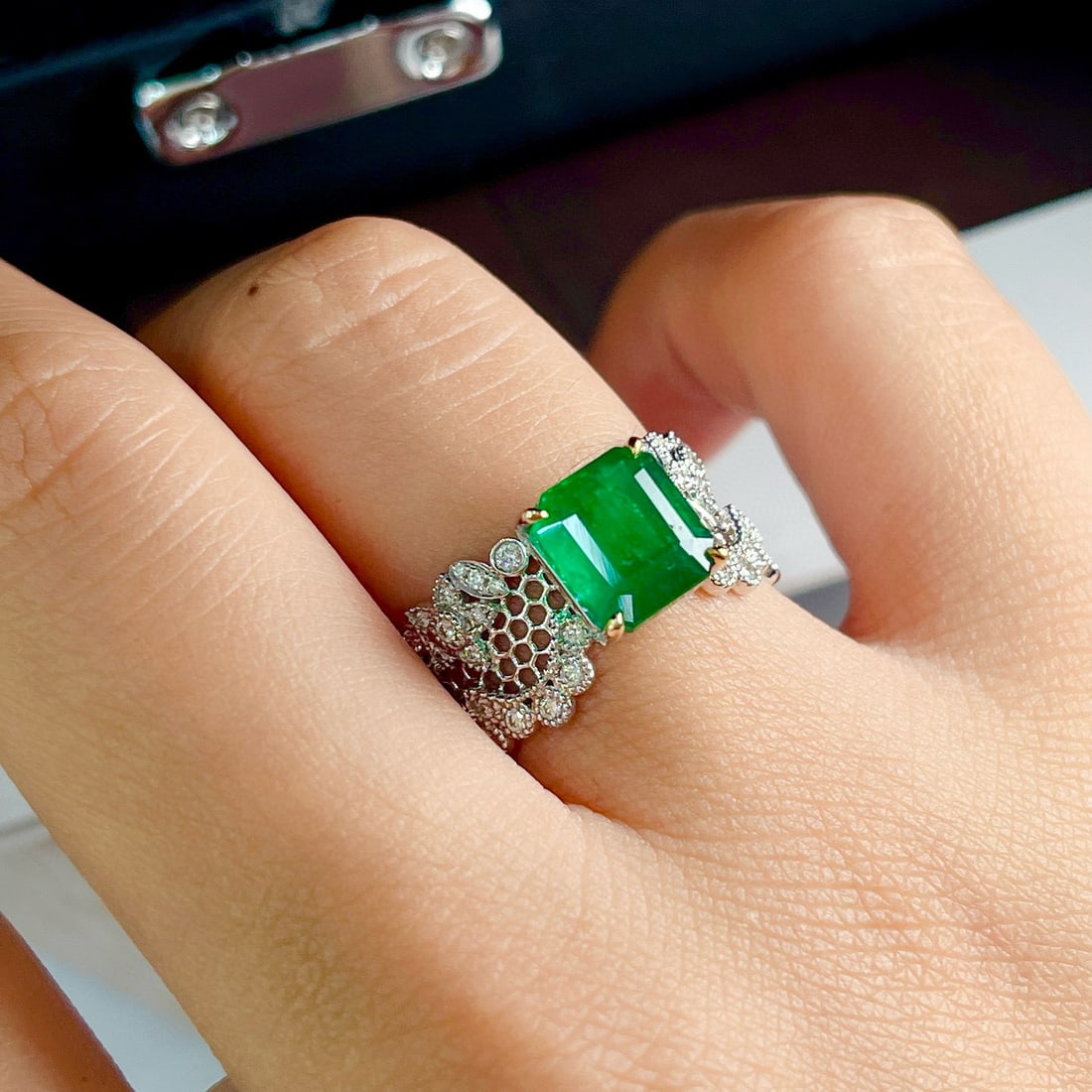 14k Gold 2.65 Ct Vivid Green Natural Emerald & Diamond Ring - 5