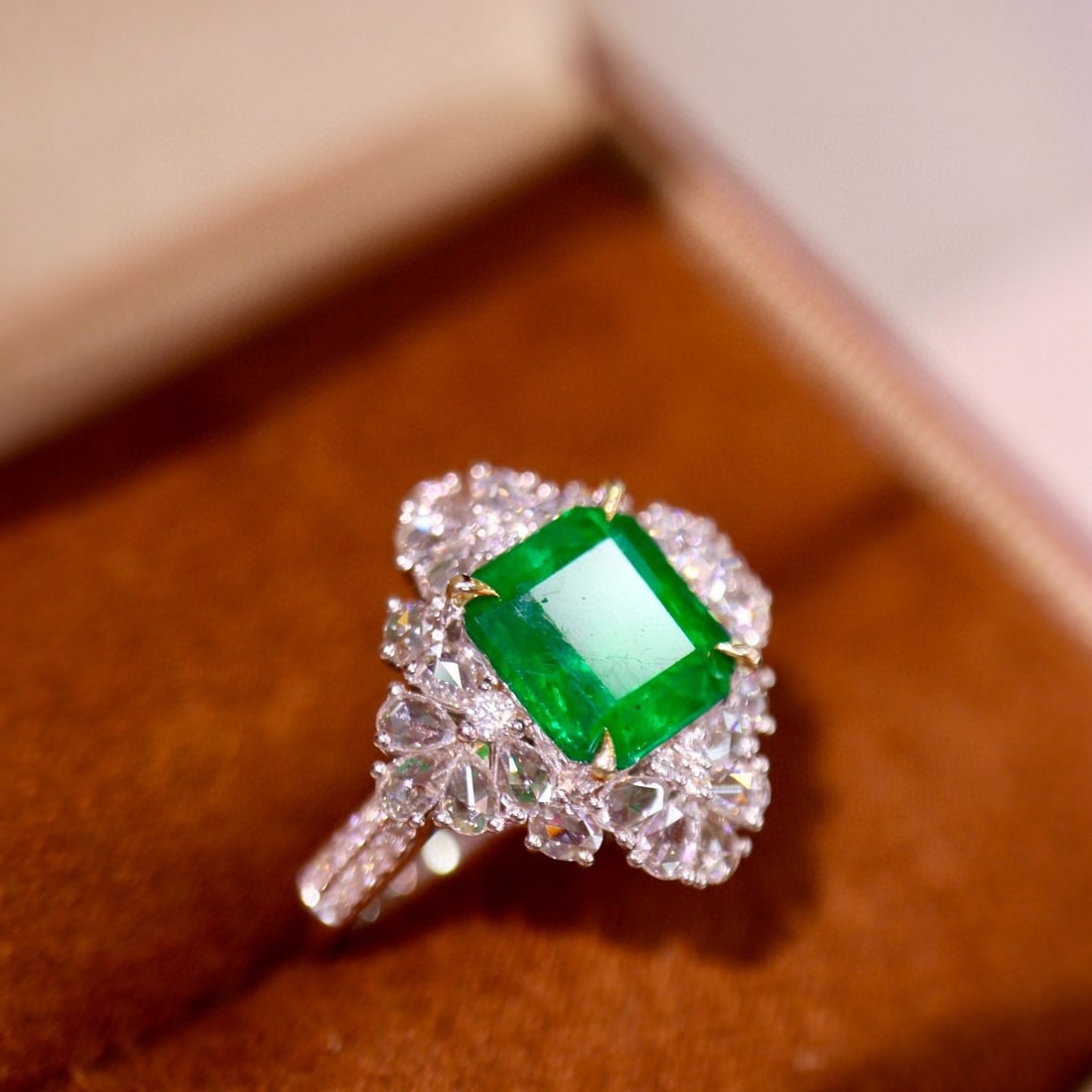 14k Gold 3.25 Ctw Vivid Green Natural Emerald & Diamond Ring - 2