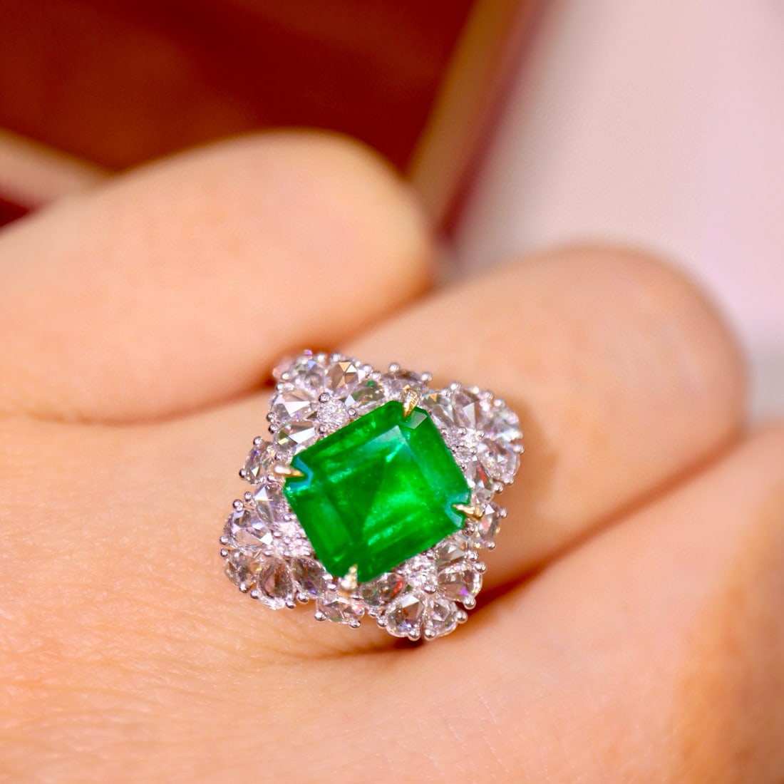 14k Gold 3.25 Ctw Vivid Green Natural Emerald & Diamond Ring - 4