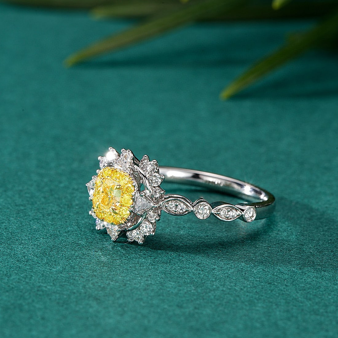 14k Gold 0.68 Ctw Natural Yellow Diamond & Diamond Ring - 3