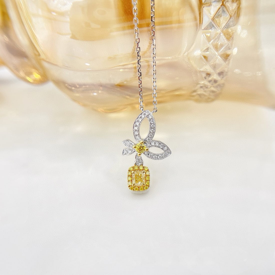 14k Gold 0.38 Ctw Natural Yellow Diamond & Diamond Necklace: Ref:230950120 // gold content:14k gold // main gemstone:yellow diamond // shape:cushion // carat weight:0. 18ct // color:yellow // treatment:natural // // adjacent gemstone 2 : diamond // shape:round