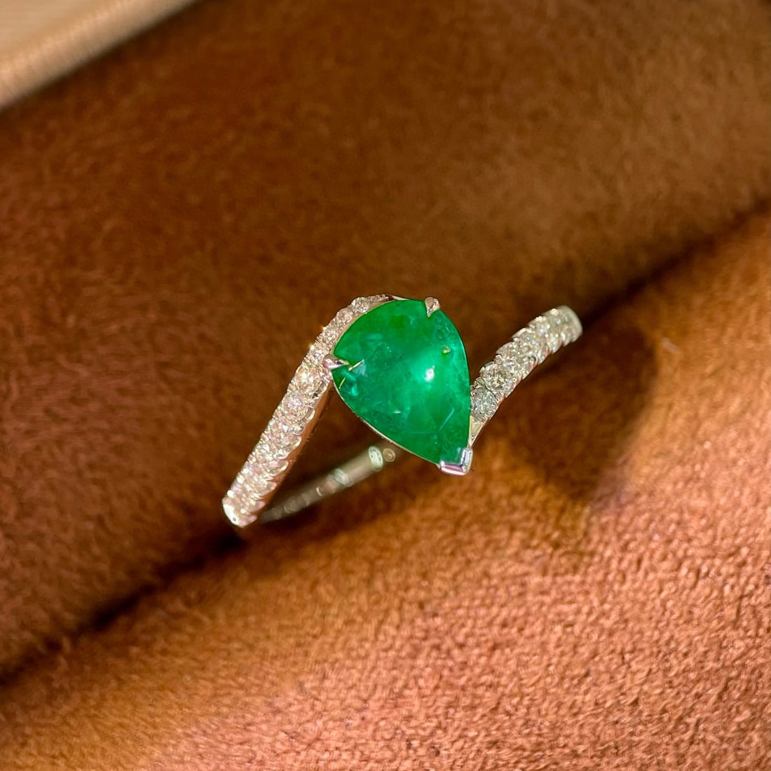 14k Gold 1.10 Ctw Natural Emerald & Diamond Ring - 2