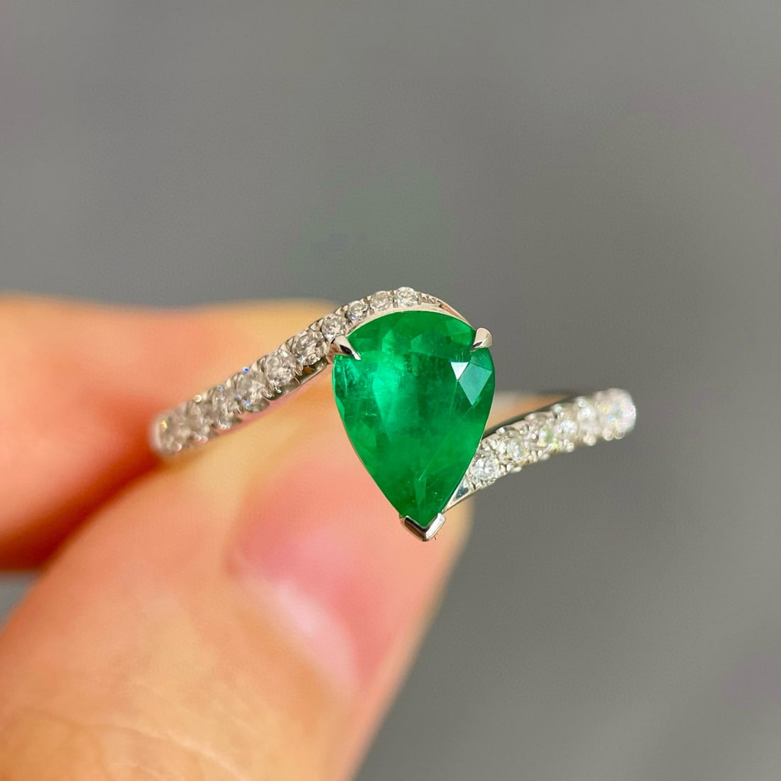 14k Gold 1.10 Ctw Natural Emerald & Diamond Ring - 4