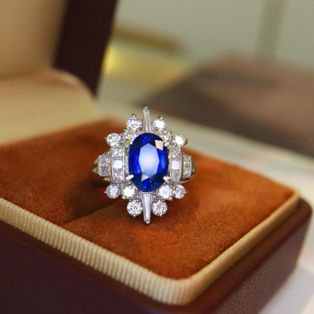 14k Gold 3.77 Ctw Natural Sapphire & Diamond Ring: Ref:230950127 // gold content:14k gold // ring size:7. 25us // // main gemstone:sapphire // shape:oval // carat weight:2. 49ct // color:blue // treatment:natural // // adjacent gemstone 2 : diamond //