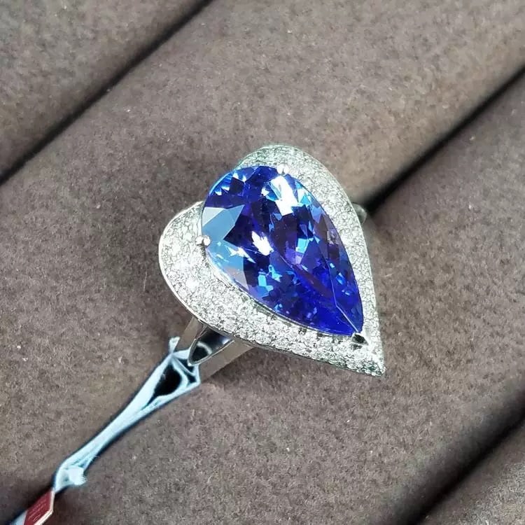 14k Gold 7.0 Ct Natural Tanzanite & Diamond Ring - 4