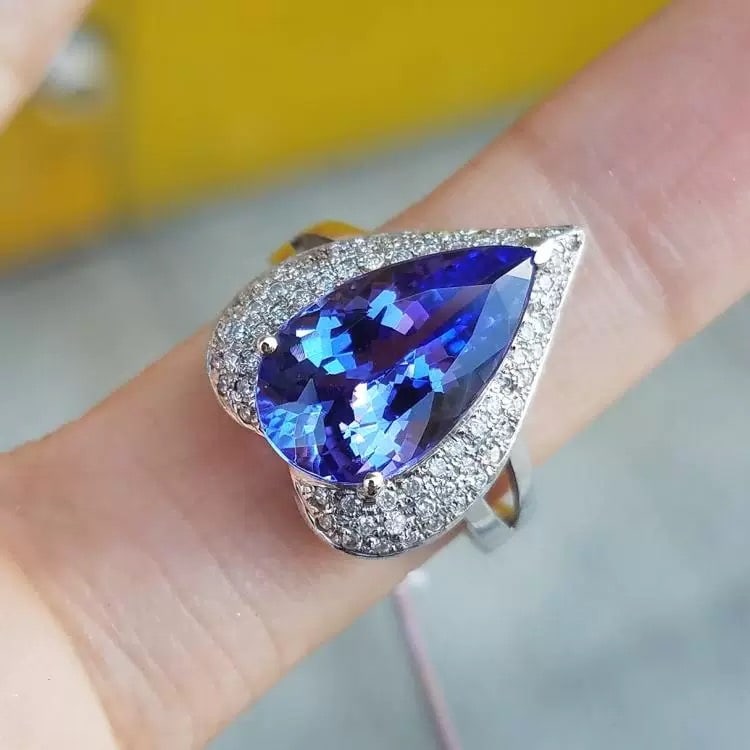 14k Gold 7.0 Ct Natural Tanzanite & Diamond Ring - 5