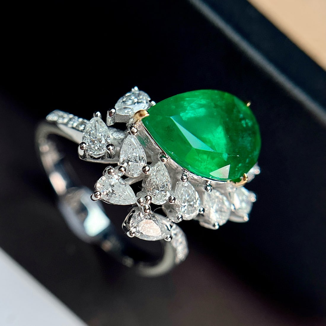 14k Gold 3.00 Ct Vivid Green Natural Emerald & Diamond Ring - 5