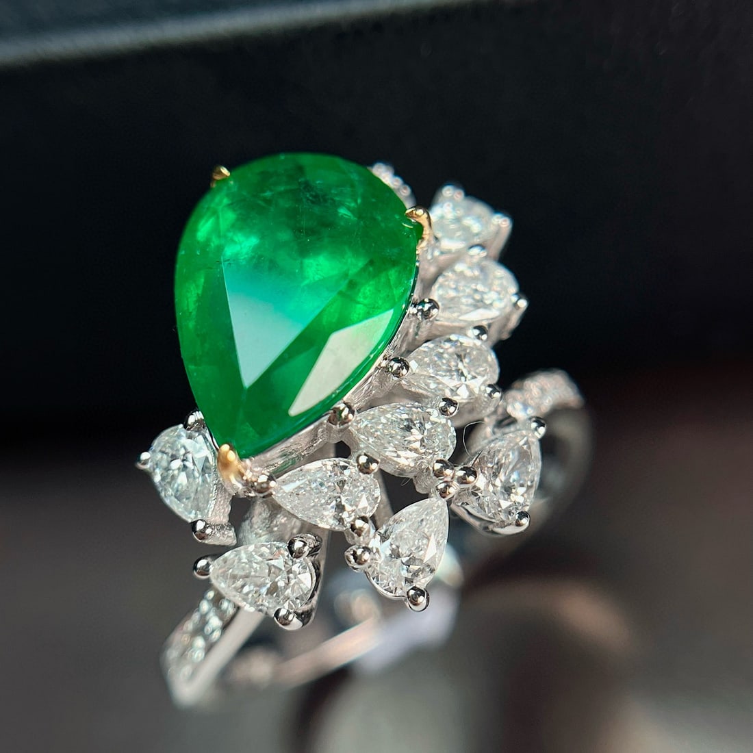 14k Gold 3.00 Ct Vivid Green Natural Emerald & Diamond Ring - 6