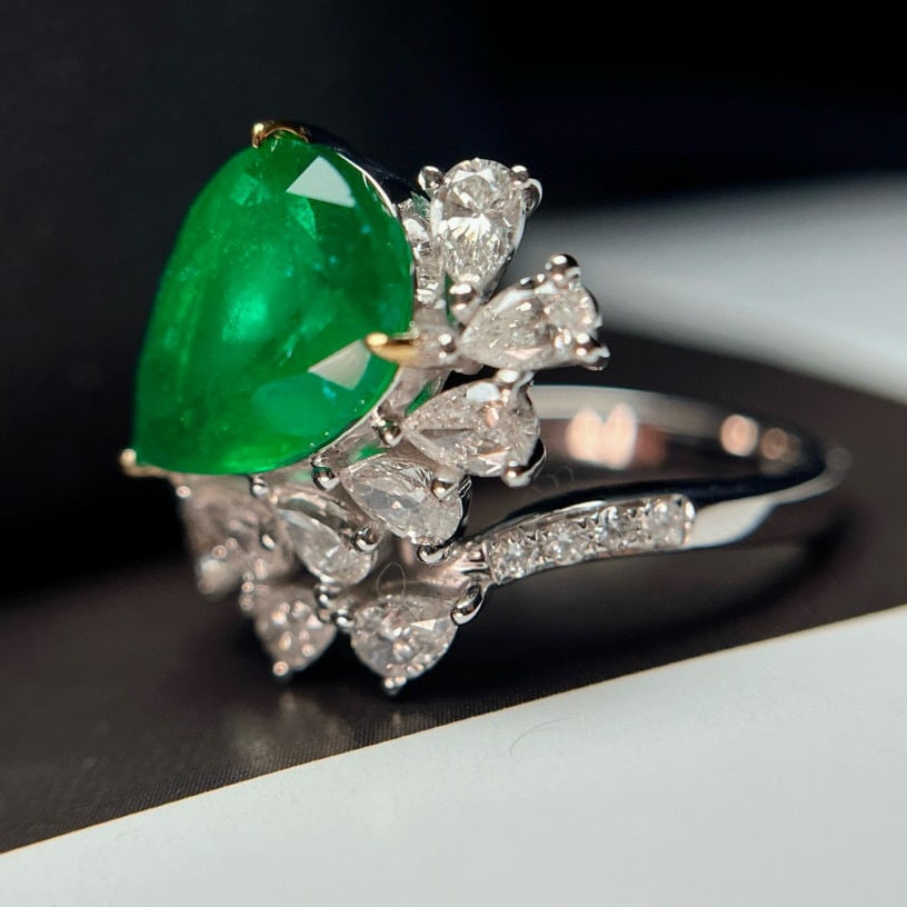 14k Gold 3.00 Ct Vivid Green Natural Emerald & Diamond Ring - 7