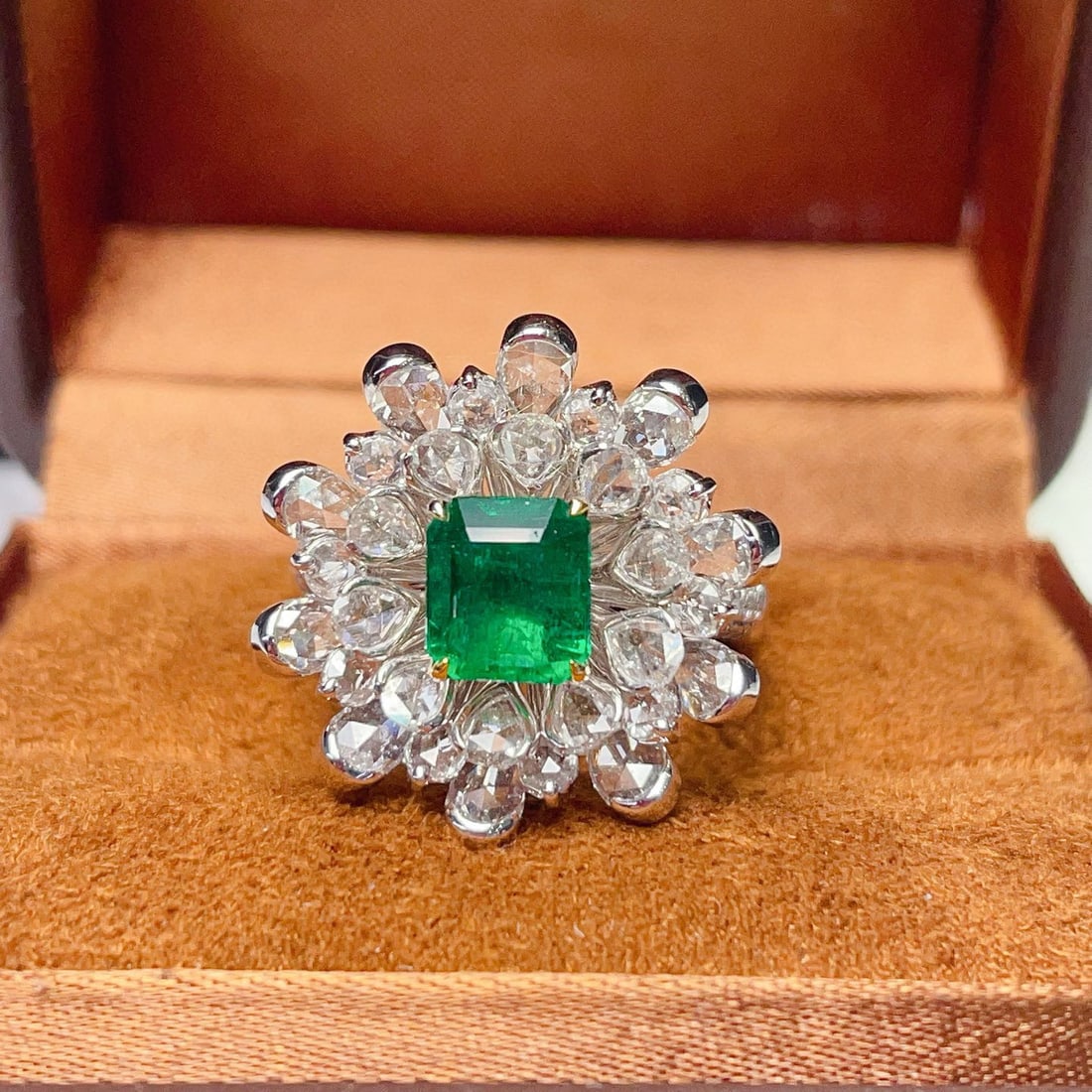 14k Gold 2.14 Ct Vivid Green Natural Emerald & Diamond Ring: Ref:230950157 // gold content:14k gold // ring size:7. 25us // // main gemstone:emerald // shape:octagonal // carat weight:2. 14ct // color:vivid green // treatment:natural // // adjacent gemstone 2 :