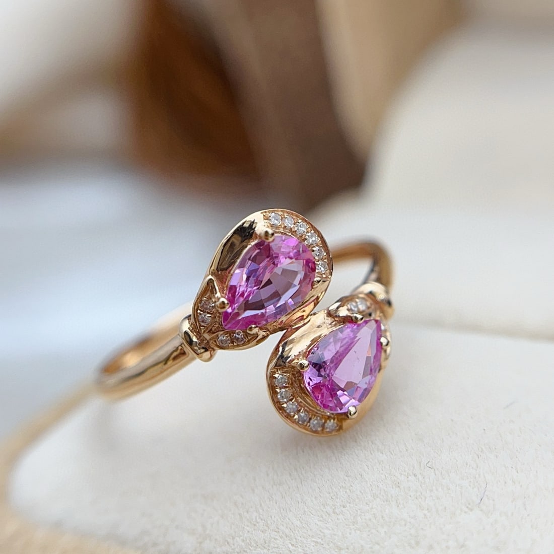 14k Gold 0.70 Ct Natural Padparadscha Sapphire & Diamond Ring - 2