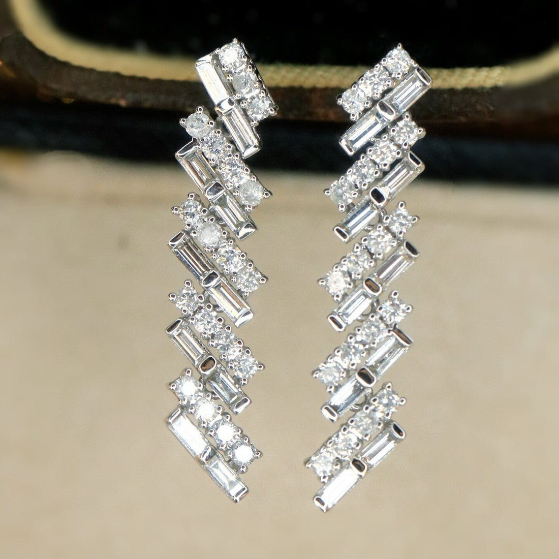 14k Gold 1 Ct Natural H Diamond Earrings: Ref:230950185 // gold content:14k gold // main gemstone:diamond // shape:multiply // carat weight:1ct // clarity grade:vs-si // color:h // treatment:natural // Condition: New Low Estimate: 5900.00 Hi