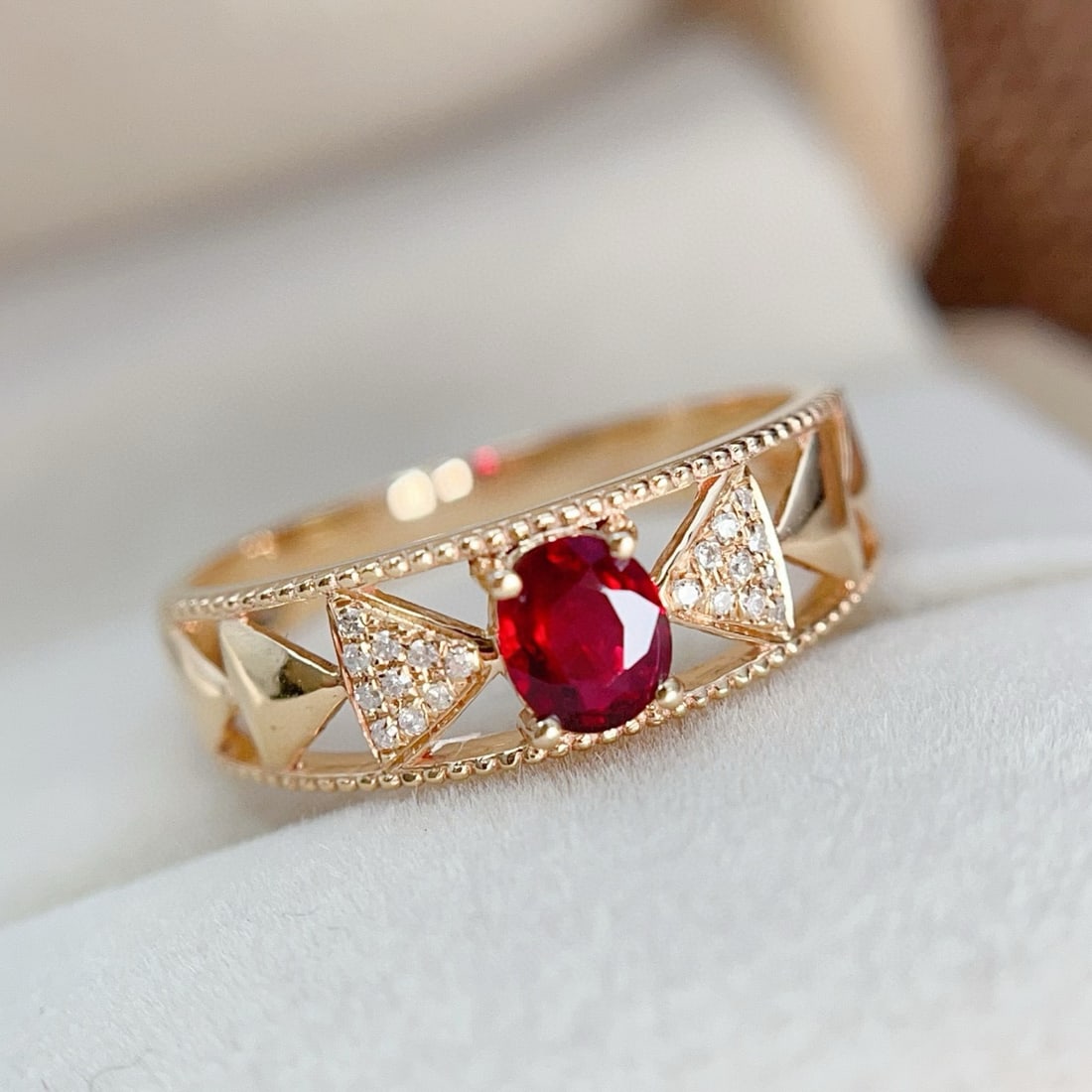14k Gold 0.50 Ct Natural Ruby & Diamond Ring: Ref:230950199 // gold content:14k gold // ring size:7. 25us // // main gemstone:ruby // shape:oval // carat weight:0. 50ct // color:red // treatment:natural // // adjacent gemstone 2 : diamond // numb