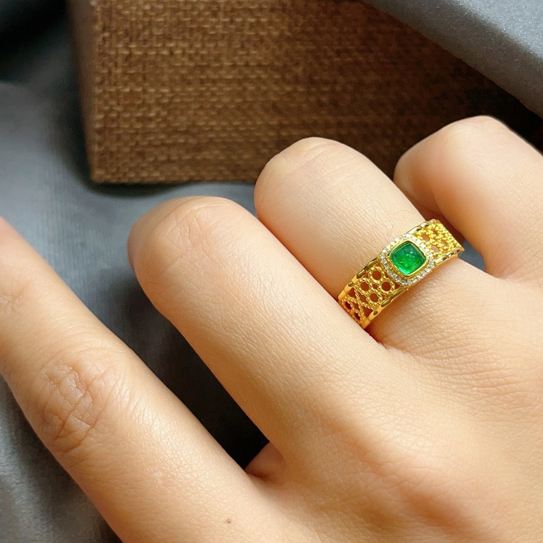 14k Gold 0.45 Ct Vivid Green Natural Emerald & Diamond Ring - 5