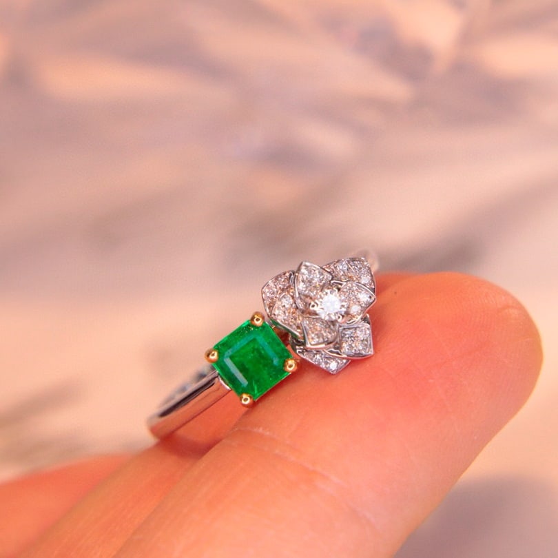 14k Gold 0.64 Ctw Vivid Green Natural Emerald & Diamond Ring - 3