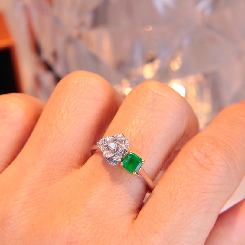 14k Gold 0.64 Ctw Vivid Green Natural Emerald & Diamond Ring - 4